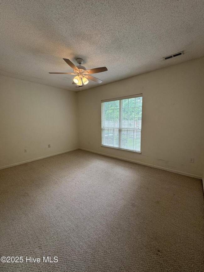Building Photo - 1600 Sturdivant Dr