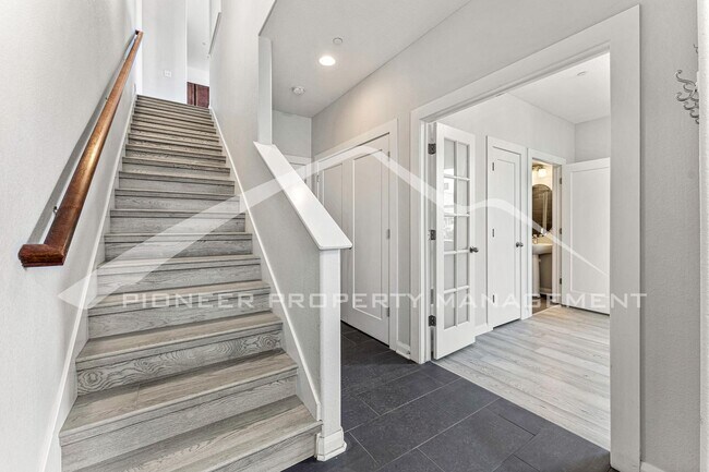 Building Photo - 6996 W Alaska Dr