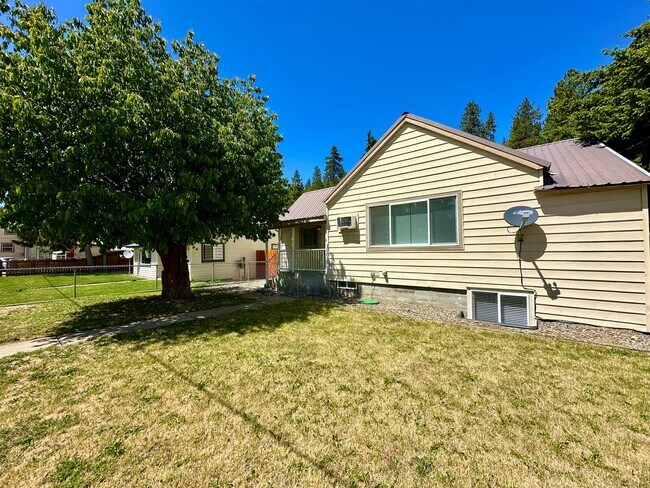Building Photo - Come Experience the Charm of Cle Elum