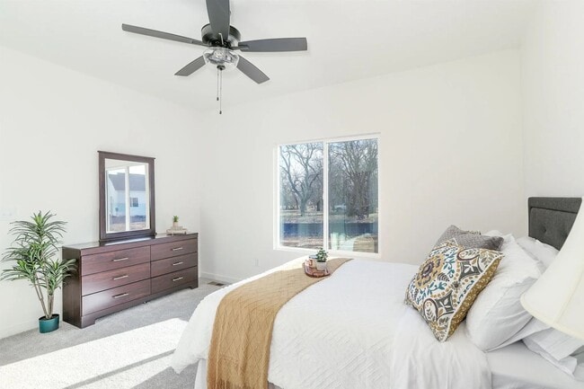 Building Photo - 5314-5316 Pinecrest