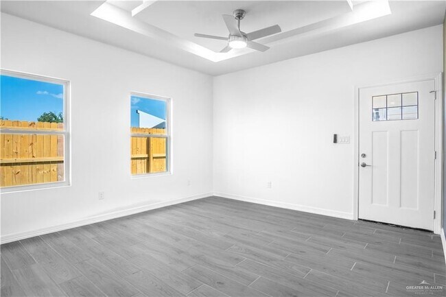 Building Photo - 604 N Onyx Ave