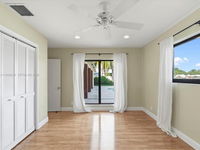 Building Photo - 21151 NE 22nd Ct