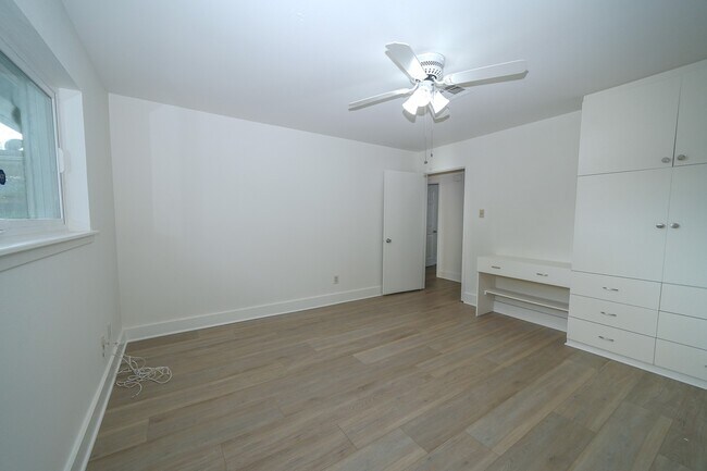 Building Photo - 5471 Loch Lomond Dr