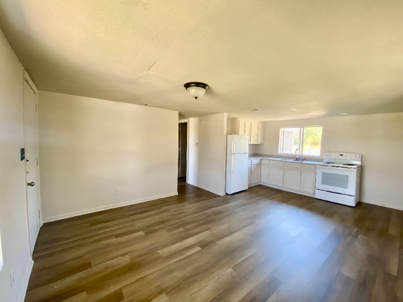 Building Photo - 415 Jasmine Ln