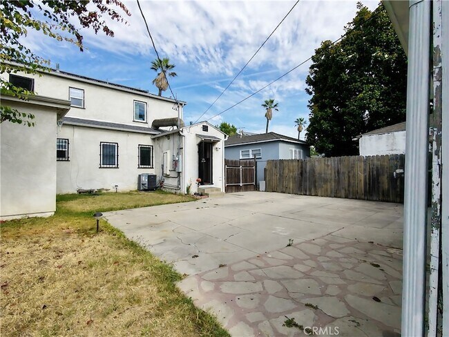 Building Photo - 3907 Edgehill Dr