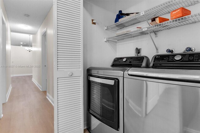 Building Photo - 9532 SW 154th Pl