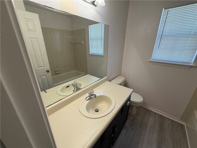 Building Photo - 1272 Tradition Ave