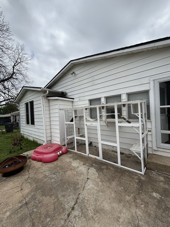 Building Photo - Updated 3-bedroom house with HUGE YARD!!