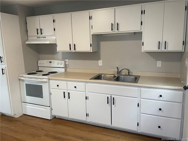 Building Photo - 83 Midway Oval