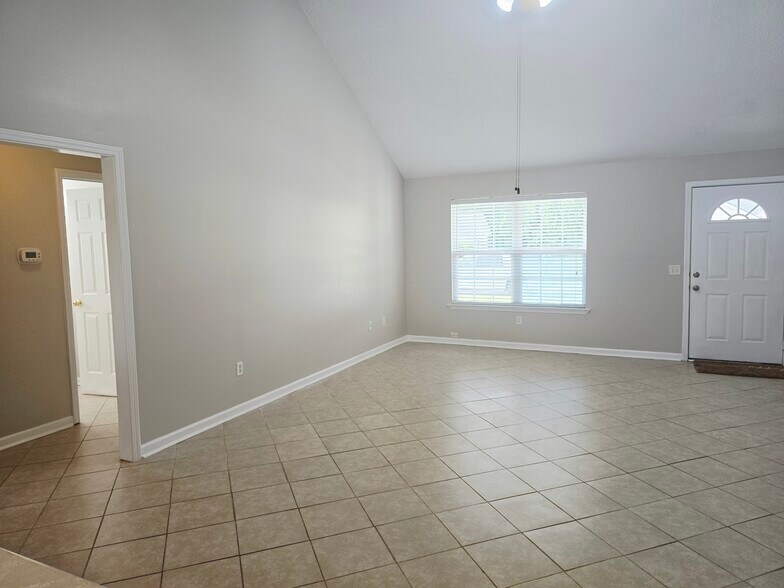 Building Photo - 111 Quarterhorse Dr