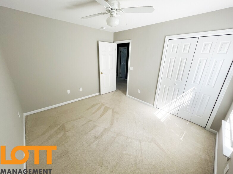 Building Photo - 108 Pin Oak Ct