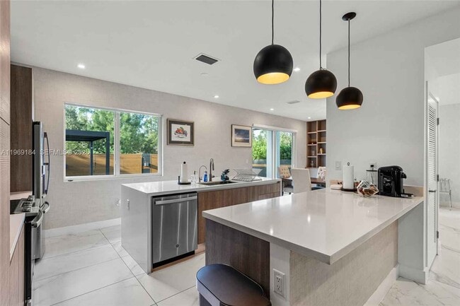 Building Photo - 10373 NW 68th Terrace