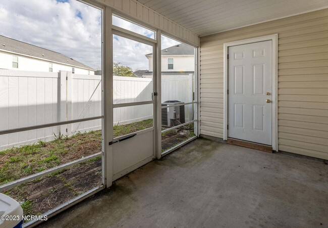 Building Photo - 402 Falls Cove