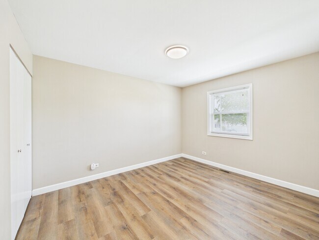 Building Photo - 4360 Mumford Dr