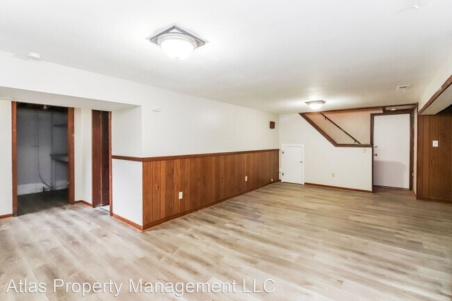 Building Photo - 3 br, 3 bath House - 8202 E 166th St