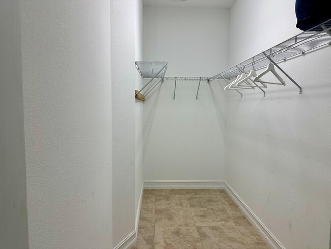 Building Photo - 6112 NW Cullen Way
