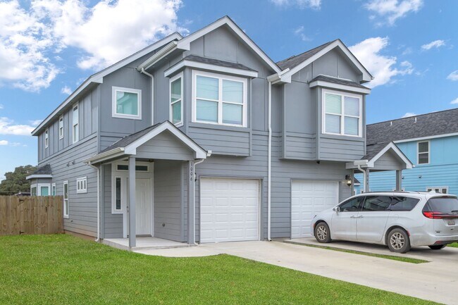 Building Photo - 1004 E Fannin St