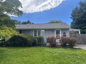 Building Photo - Beautiful 2 bed, 1 bath rancher!