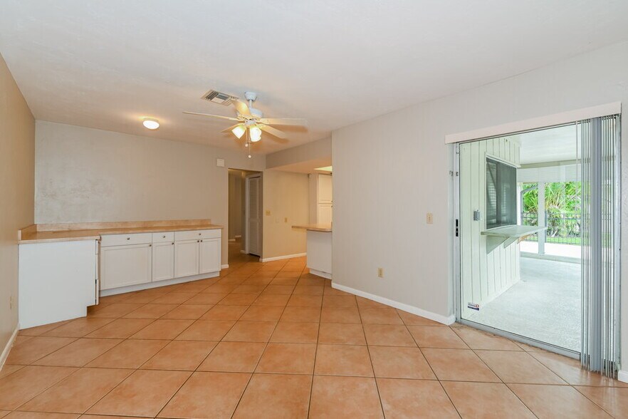 Building Photo - 349 Bay Meadows Dr