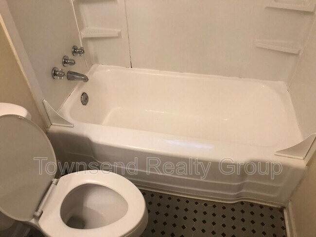 Building Photo - 3649 Dresden Dr E