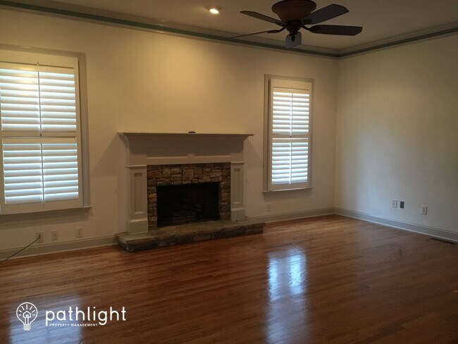 Building Photo - 1442 Hedgewood Lane Northwest