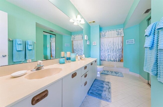 Building Photo - 6050 Bahia Del Mar Cir N