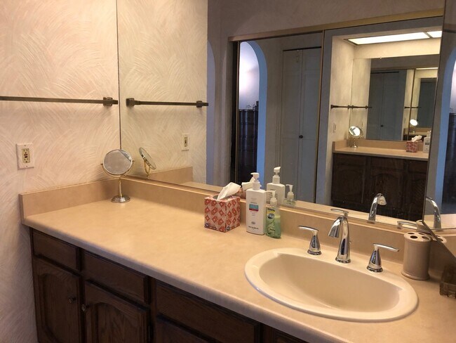 Building Photo - ASK ABOUT OUR REDUCED SUMMER RATES!!! Comfortable & Inviting Home in Leisure World a 45+ Active A...