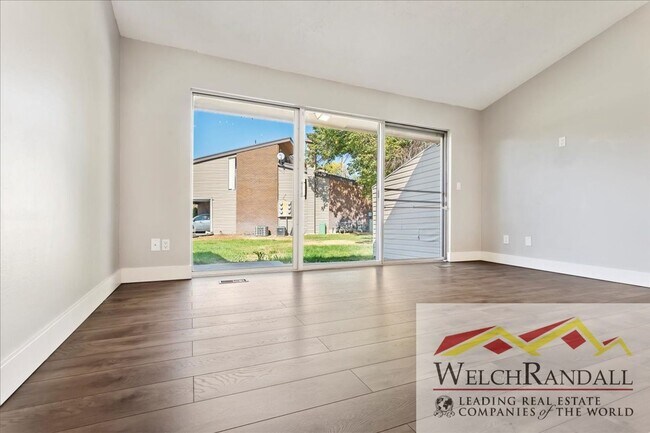 Building Photo - Recently Remodeled, Spacious 1 Bedroom Condo