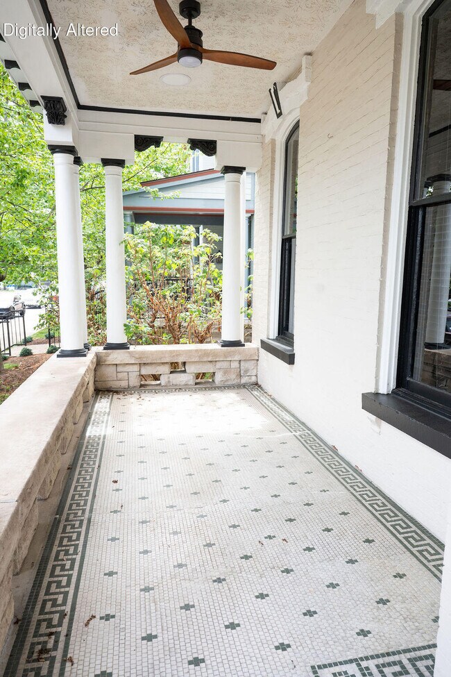 Building Photo - 275 S Limestone