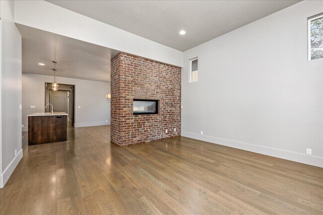 Building Photo - 2758 S Honeycomb Way