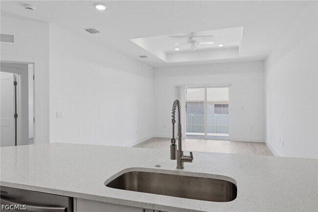 Building Photo - 721 Ivan Ave S