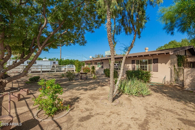 Building Photo - 6419 E Cactus Rd