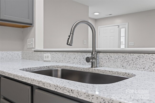 Building Photo - 12216 Lullingstone Rd