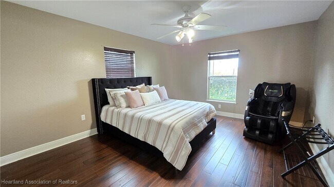 Building Photo - 268 Grosbeak Ave