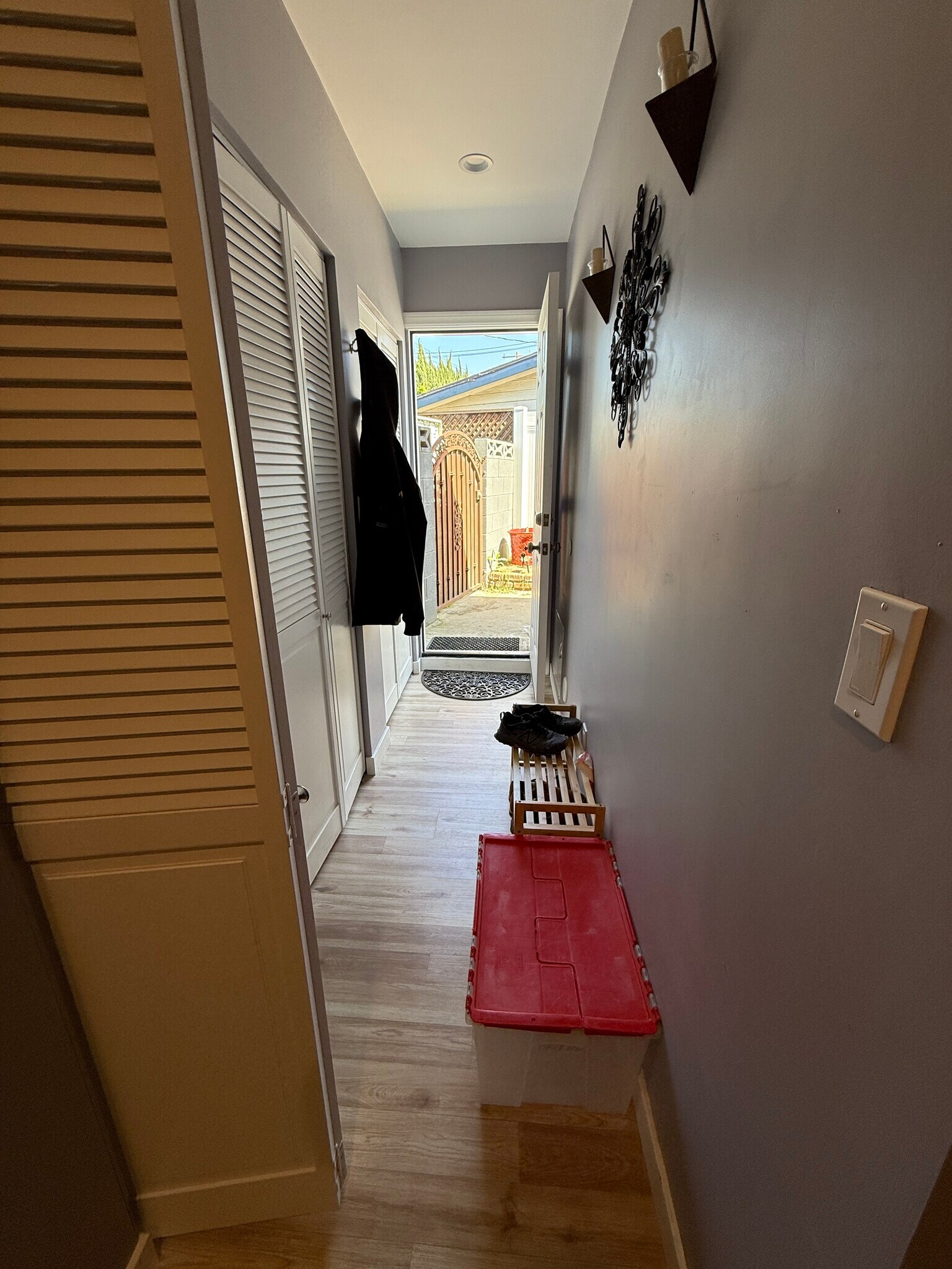 ENTRY/HALLWAY - 474 Reims St