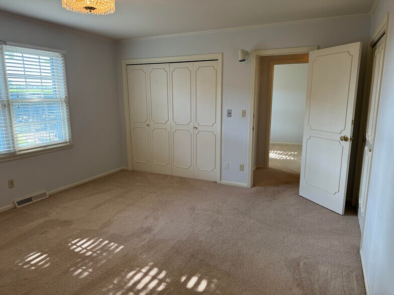 Master bedroom with 2 large closets - 104 Winston Pl
