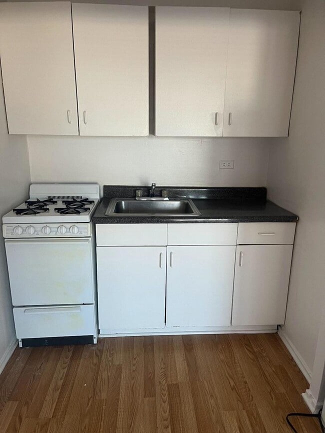 Building Photo - 2610 W Berwyn Ave