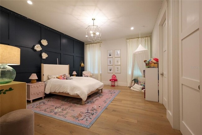 Building Photo - 2402 W Parkland Blvd