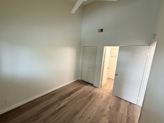 Building Photo - Beautiful Condo on the Beach - Surfside II...