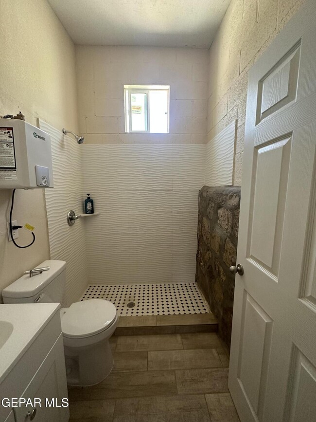 Building Photo - 4640 La Luz Ave