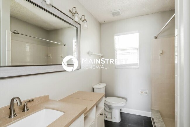 Building Photo - 3 Bedroom Pet-Friendly Home in Jacksonville, FL with Main Street Renewal