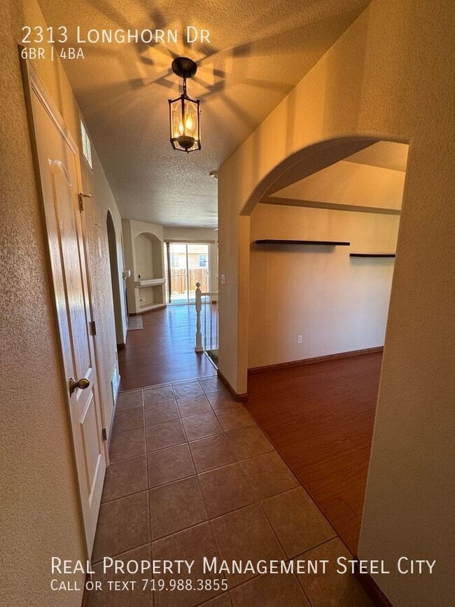 Building Photo - 2313 Longhorn Dr