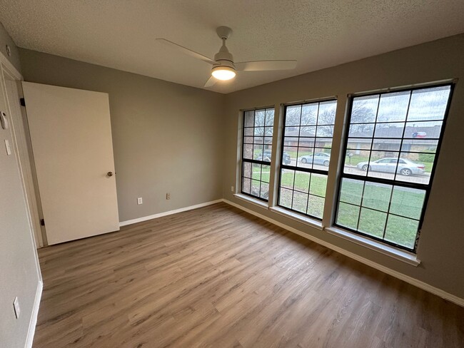 Building Photo - 4738-4740 Berridge Lane