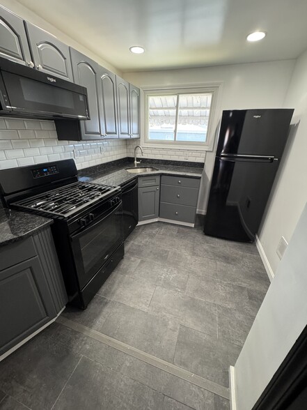 Building Photo - 302 Prospect St