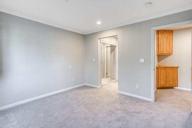 Building Photo - 20 Willow Rd