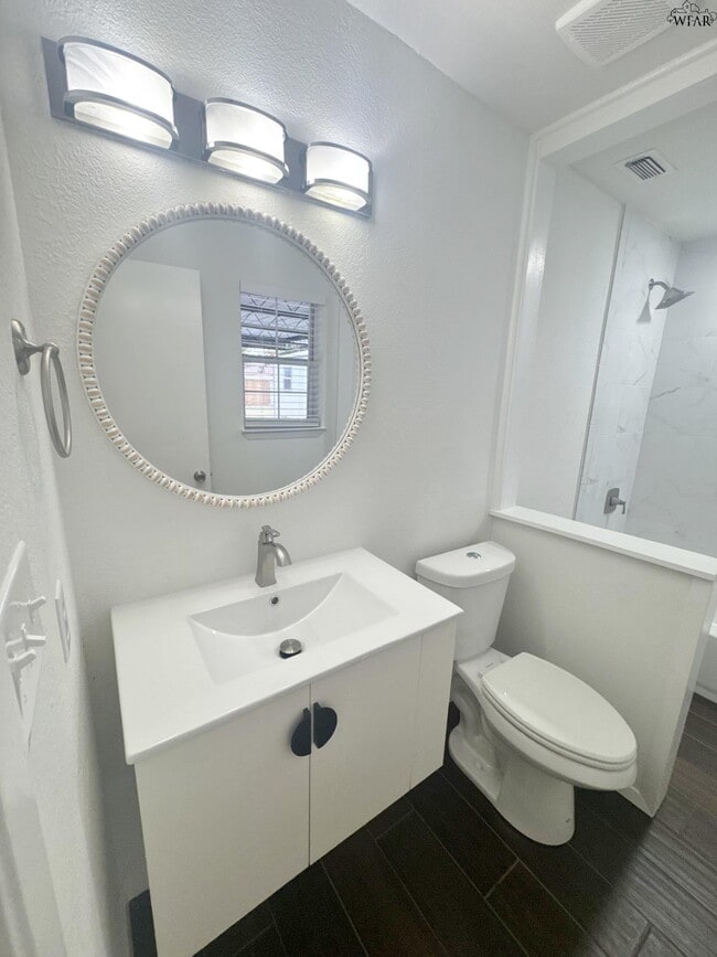 Building Photo - 4318 Hillsboro