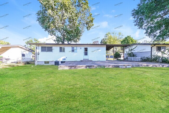 Building Photo - 2240 Hummingbird Dr