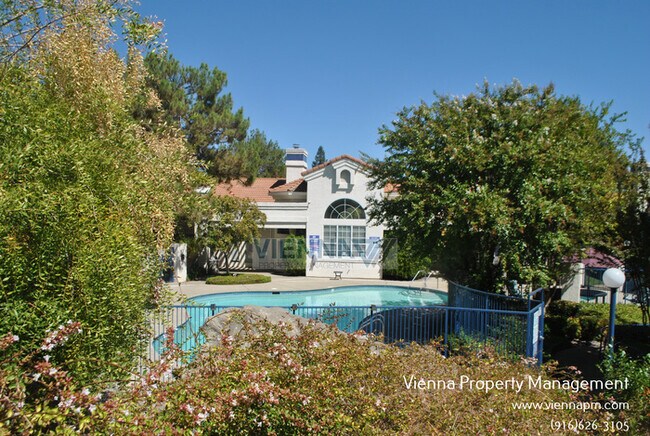 Building Photo - 102 Beachcomber Dr E