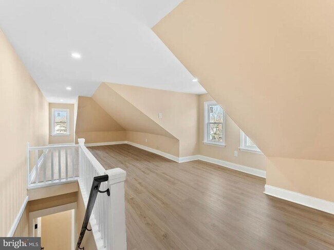 Building Photo - Charming 3BR House in Trenton