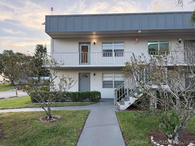 Building Photo - 313 Burgundy G